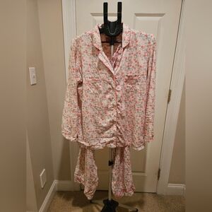 Woman's Victoria Secret comfortable pajama set